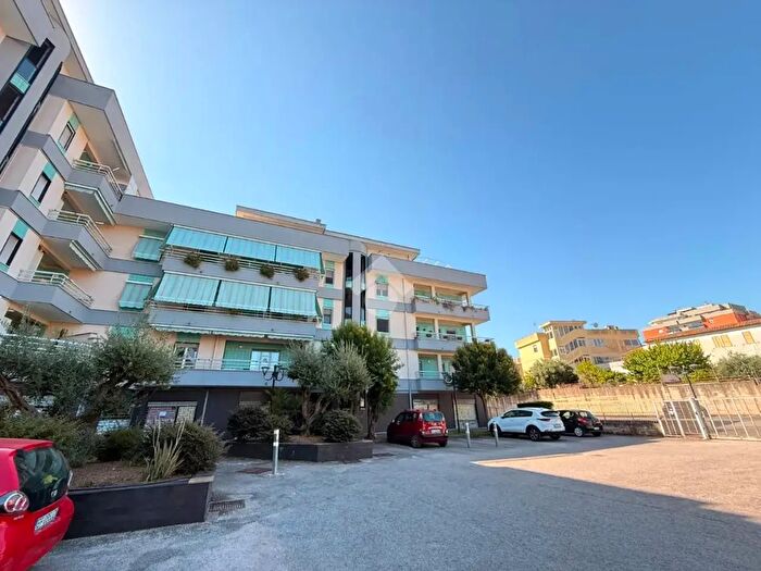 Appartamento quadrilocale in vendita in Via Giuseppe Giusti, Aprilia