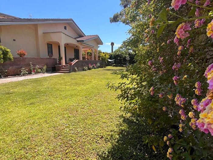 Casa con 6 locali in affitto in Via Jesolo, Fregene, Fiumicino