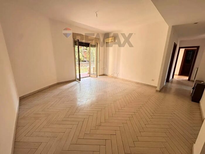 Appartamento con 6 locali in vendita in Via IV Novembre, Sant'Agata Li Battiati