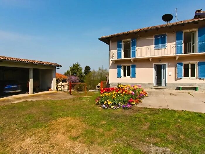 Casa con 6 locali in vendita in Borgata Fogliacchi, La Morra