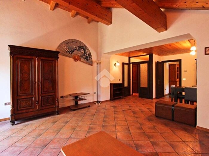 Appartamento con 5 locali in affitto in Via Emilio Colpi, Centro, Folgaria