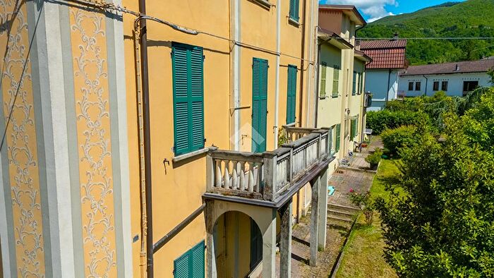 Appartamento quadrilocale in vendita in Via Gruppo Val Taro, Borgo Val Di Taro