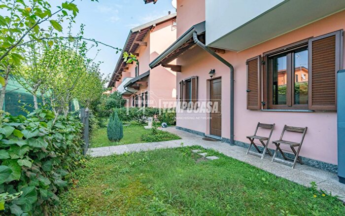 Appartamento quadrilocale in vendita in Via Malè, Garbagnate Milanese