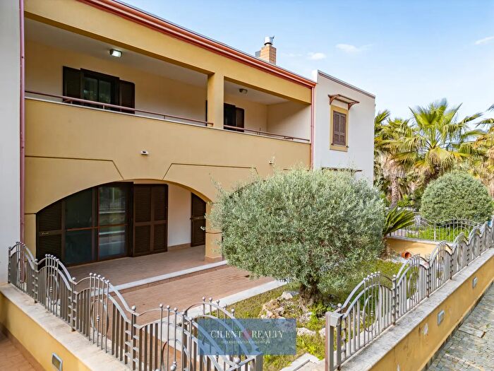 Casa con 9 locali in vendita in Corso Beato Simeone, Castellabate