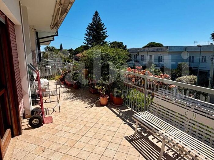 Appartamento quadrilocale in affitto in Viale Giunone, Mondello Valdesi, Palermo