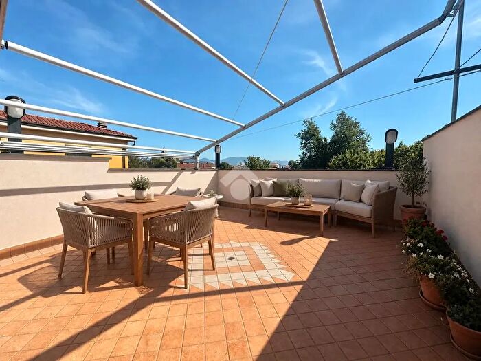 Casa quadrilocale in vendita in Via Europa, Agliana