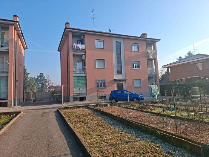 Appartamento trilocale in affitto in Via Luigi dellAcqua, Centro, Cerro Maggiore