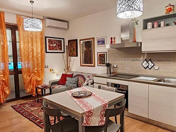 Appartamento bilocale in affitto in Viale Daniele Manin, Lungomare, Viareggio