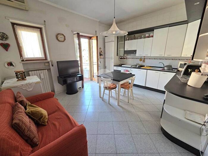 Appartamento trilocale in affitto in Viale colli aminei, Colli Aminei Capodimonte, Napoli