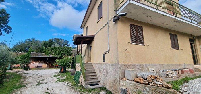 Casa con 5 locali in vendita in Vocabolo Ponte, Massa Martana