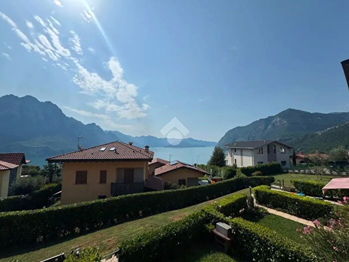 Appartamento bilocale in vendita in Via Cimitero, Riva Di Solto