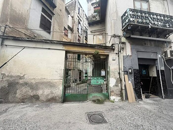 Appartamento bilocale in vendita in Calata Capodichino, Napoli