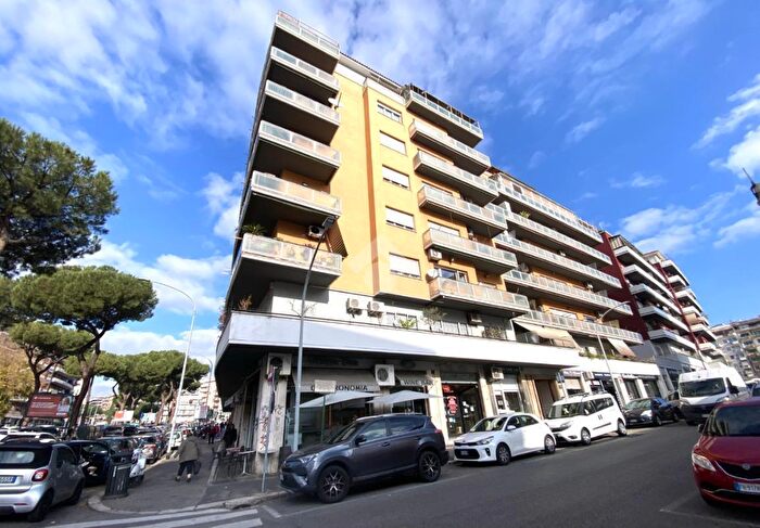 Appartamento bilocale in vendita in Via Albano, Roma