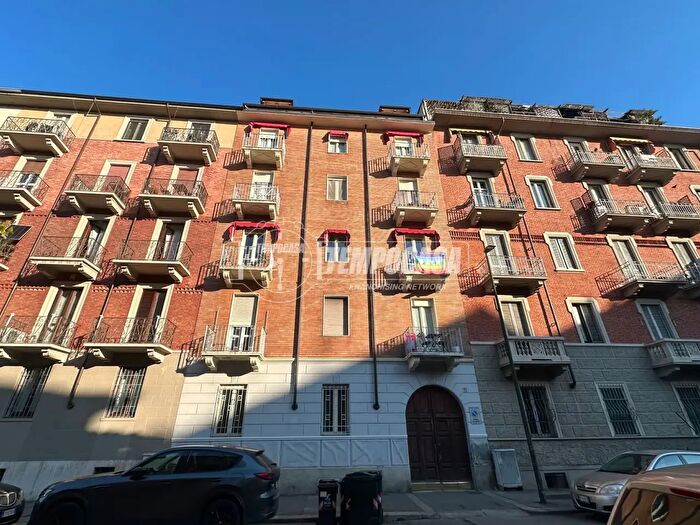 Appartamento trilocale in vendita in Via Fabbriche, Torino