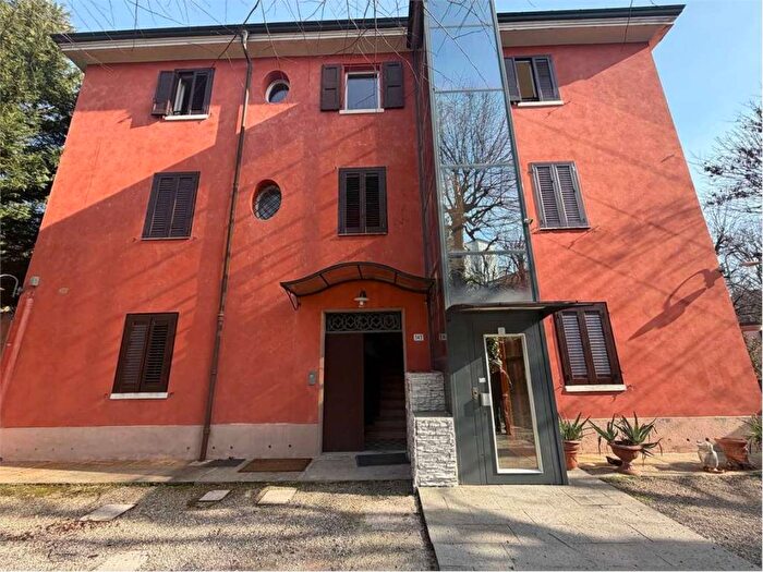 Appartamento con 6 locali in affitto in Strada Vignolese, SantAgnese Università, Modena