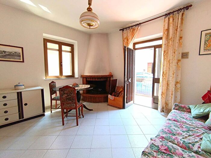 Casa con 6 locali in vendita in Tarano, Tarano