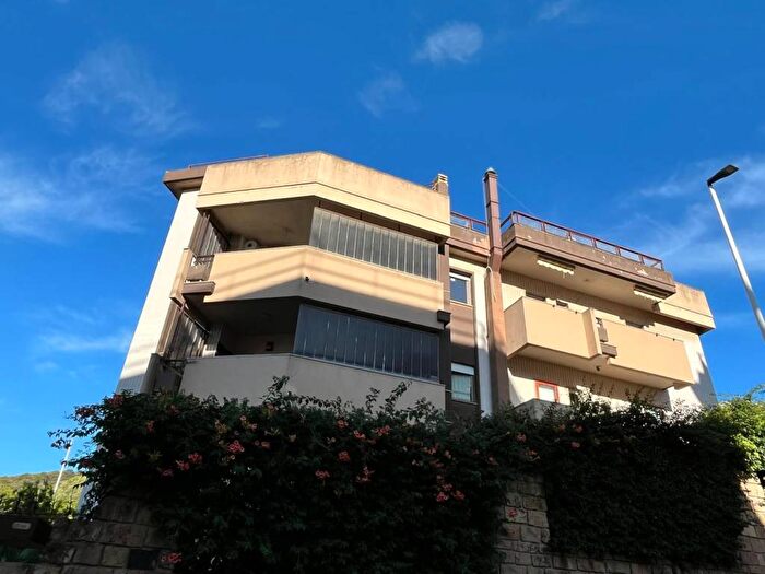 Appartamento bilocale in affitto in Via Enrico Besta, Monte Urpinu, Cagliari