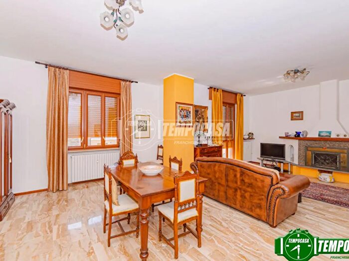 Appartamento con 5 locali in vendita in Via Fratelli Kennedy, Voghera