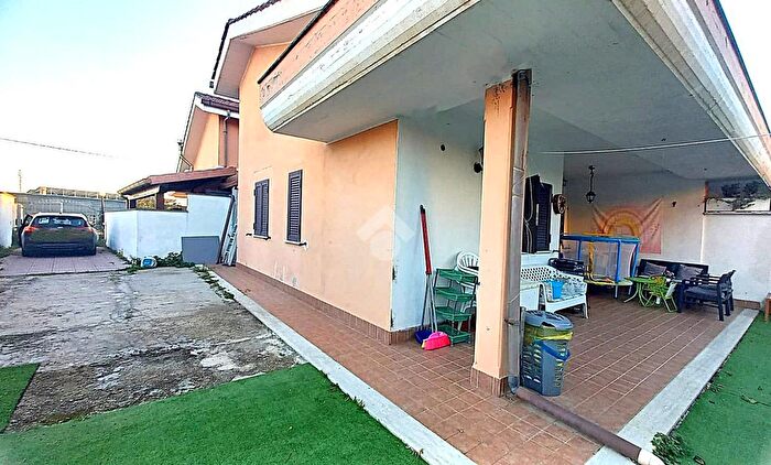 Casa quadrilocale in vendita in Via Sassari, Ardea