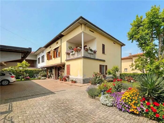 Casa con 7 locali in vendita in Via Giotto, Castelli Calepio