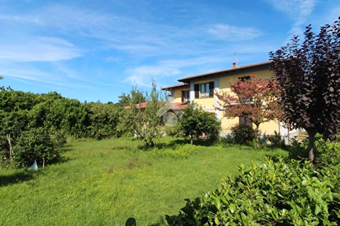 Casa con 12 locali in vendita in Via a Collobiano, Salasco