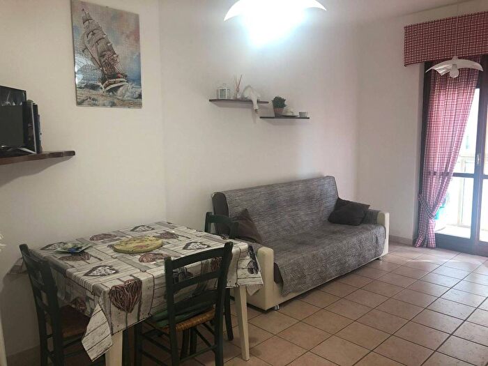 Appartamento bilocale in affitto in Via Dante Alighieri, Centro, Follonica