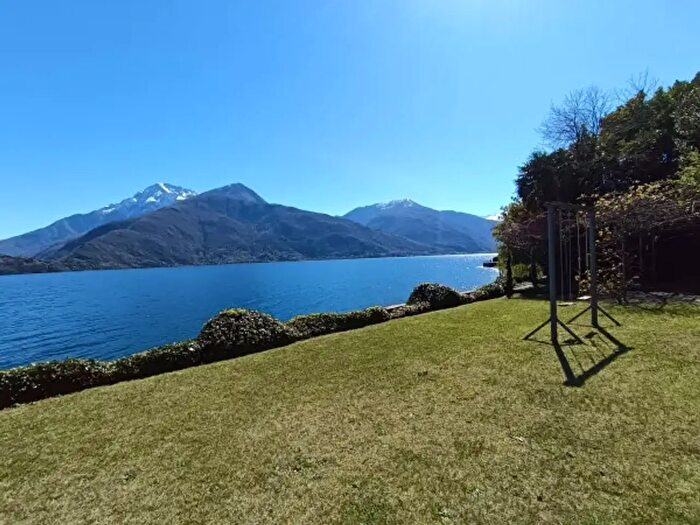 Casa con 6 locali in affitto in Musso