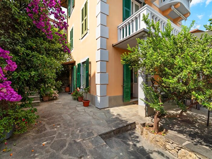 Casa con 10 locali in vendita in Salita Sant'Agostino, Rapallo