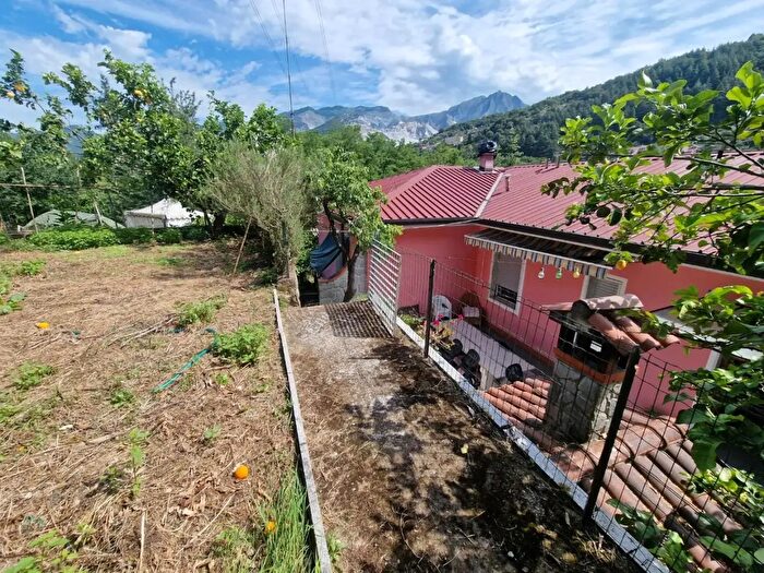 Casa con 5 locali in vendita in Rada Comunale Canalet, Carrara