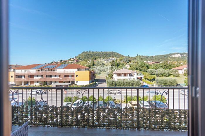 Appartamento quadrilocale in vendita in Via Pozzo dellAmore, Cavaion Veronese