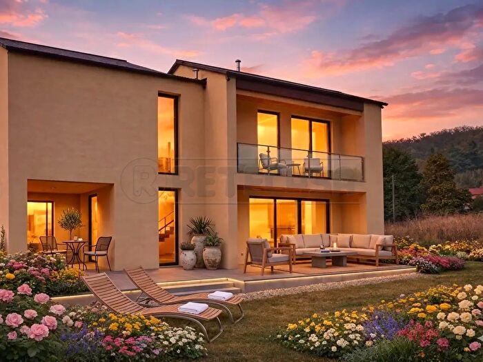 Casa con 6 locali in vendita in Via M della Libertà, Costabissara