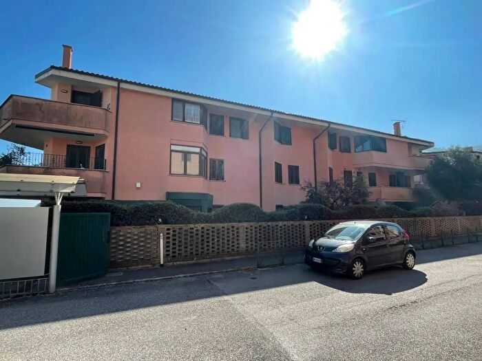 Appartamento trilocale in vendita in Via degli Oleandri, Colleferro