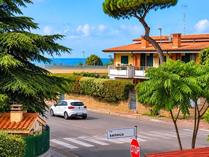 Casa trilocale in vendita in Viale Nerone, Anzio