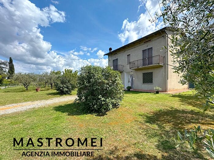 Casa con 7 locali in vendita in Castelfranco Di Sotto