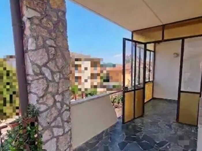 Casa con 6 locali in vendita in Nove