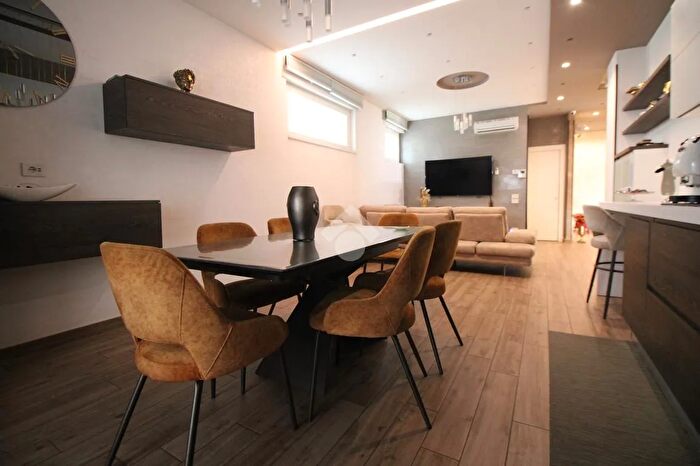 Appartamento quadrilocale in vendita in Via Sambuco, Volla