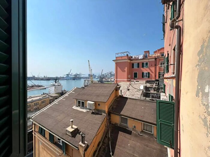 Appartamento trilocale in vendita in Via di Santa Croce, Genova