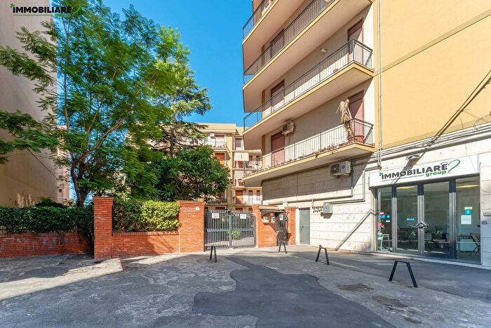 Appartamento trilocale in vendita in Via Ammiraglio Caracciolo, Catania