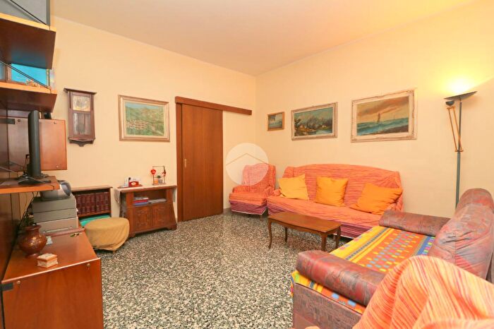 Appartamento trilocale in vendita in Via Goito, Rho