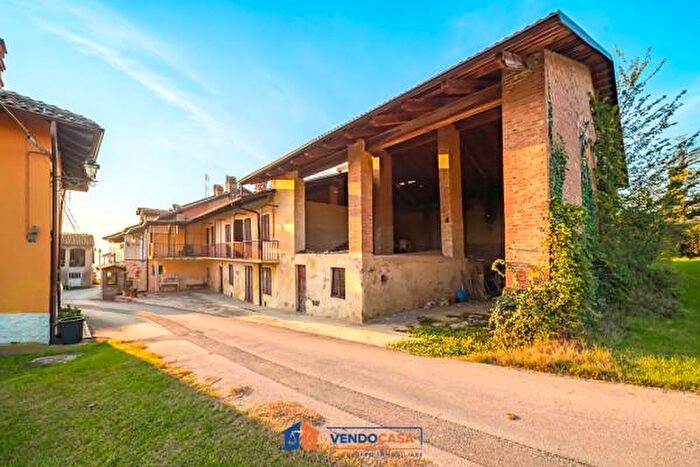 Casa con 6 locali in vendita in Frazione Vergne, Narzole