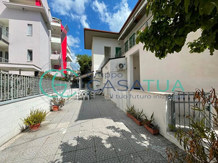 Appartamento trilocale in vendita in Via Fratelli Bandiera, Tortoreto