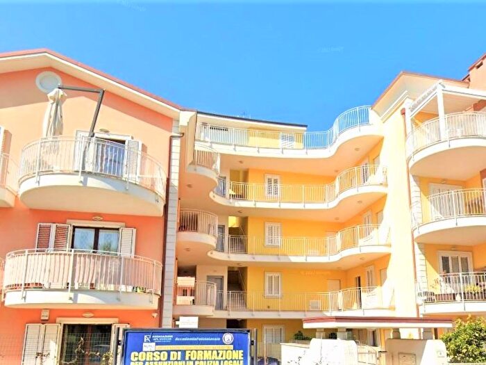 Appartamento trilocale in affitto in Via Galileo Galilei, Centro, Grottammare