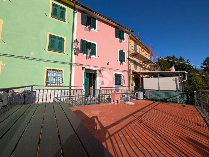 Casa trilocale in vendita in Via Belvedere, Carrodano