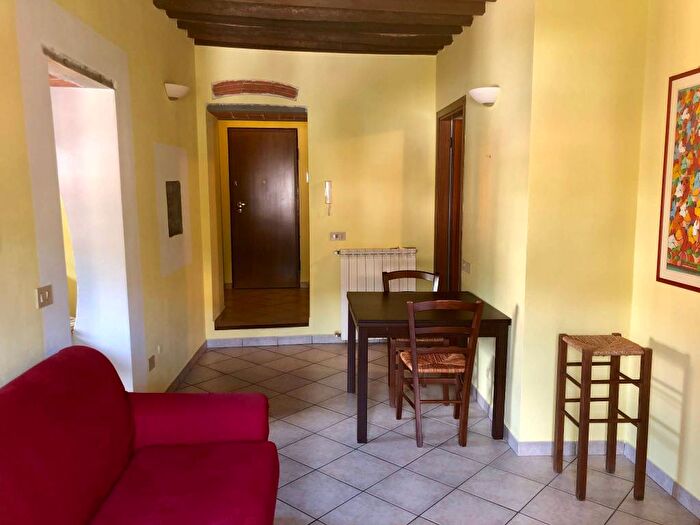 Appartamento trilocale in affitto in Via Cesare Battisti, Centro, Pescia