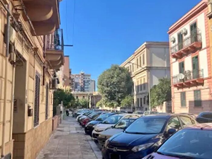 Appartamento quadrilocale in vendita in Via Rosario Salvo, Palermo