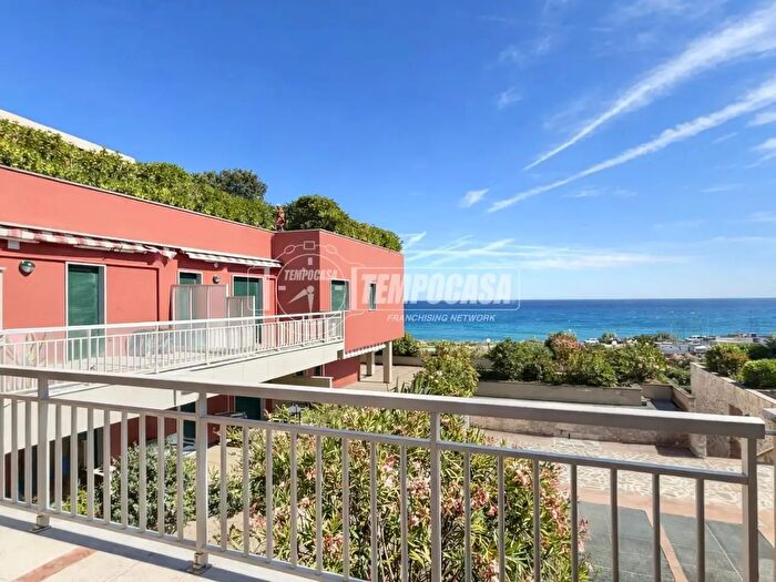 Appartamento quadrilocale in vendita in Via del Mare, Arenzano