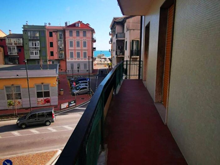 Appartamento bilocale in affitto in Corso Filippo Ferrari, Centro, Albisola Superiore