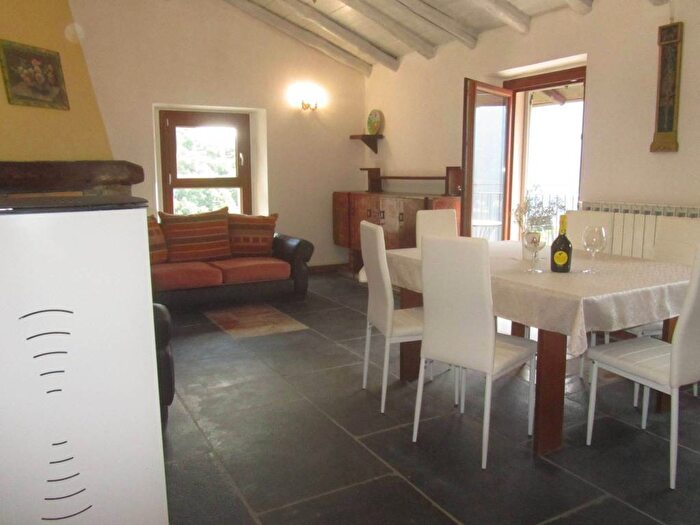 Casa trilocale in affitto in Via Nosee, Centro, Nesso