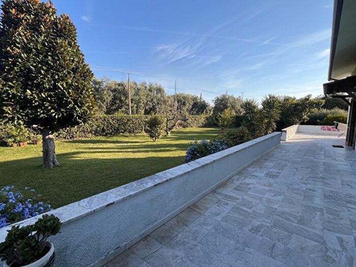 Casa con 8 locali in vendita in Seravezza