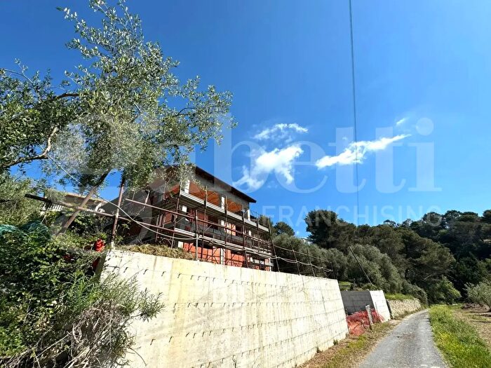 Casa trilocale in vendita in Via del Santo, Andora